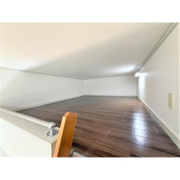 サンライズ鶴瀬102号室 リビング