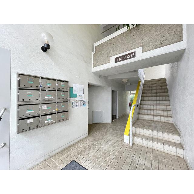 弐拾参番館2階 エントランス