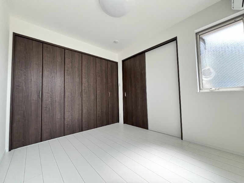 アリシア相模大野2階 4.6帖の洋室