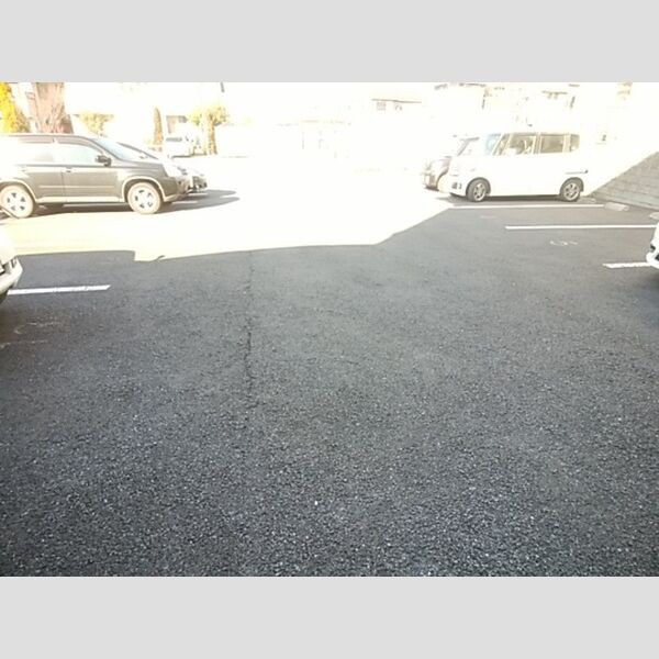 コンフォートスクエア303号室 駐車場