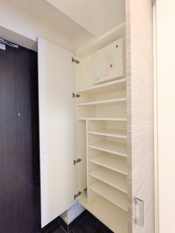 ハーモニーレジデンス池袋ウエストゲート302号室 収納