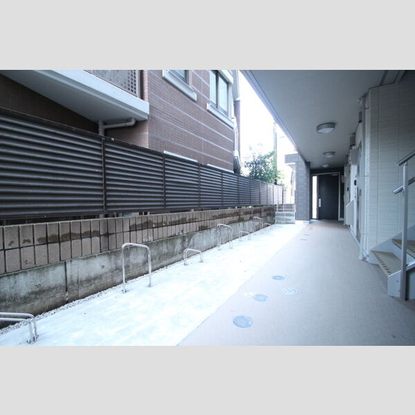 パレス国立206号室 駐輪場