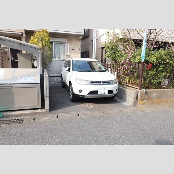 サンシャイン201号室 駐車場