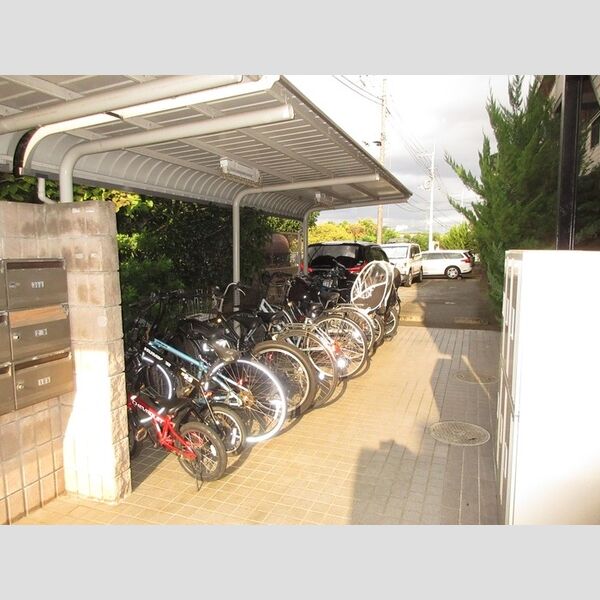 グレイスコート204号室 西側の自転車置き場