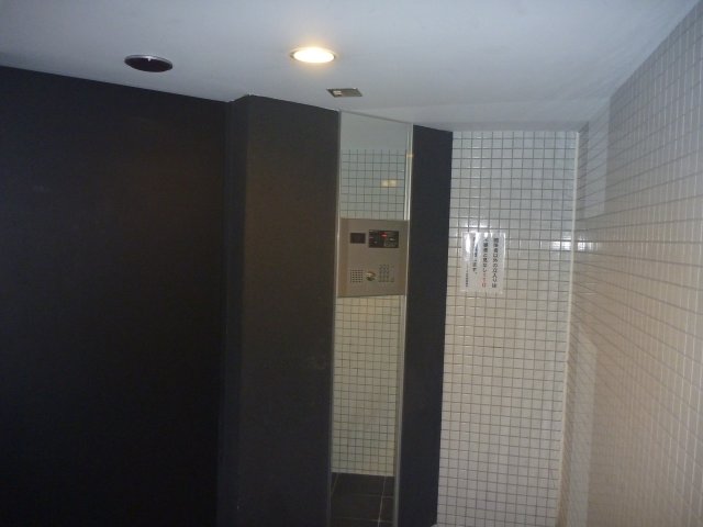 レオーネ金町804号室 エントランス