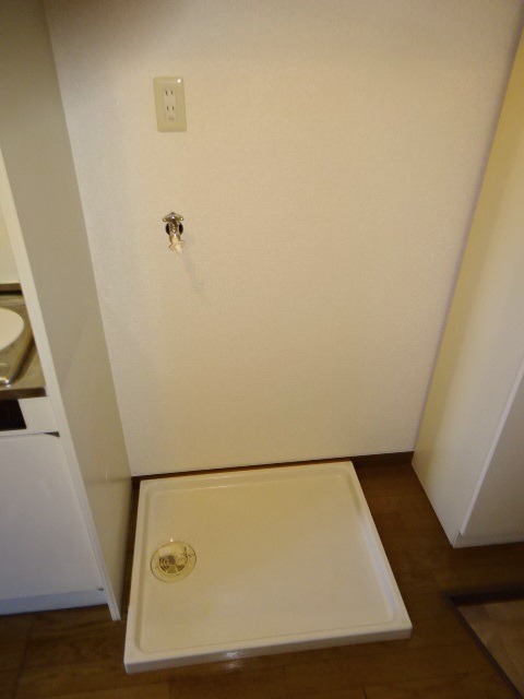 ビューティフルハイツB2階 洗濯機置場