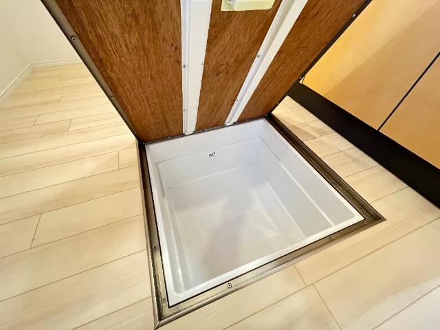 サニーコートⅡ102号室 床下収納