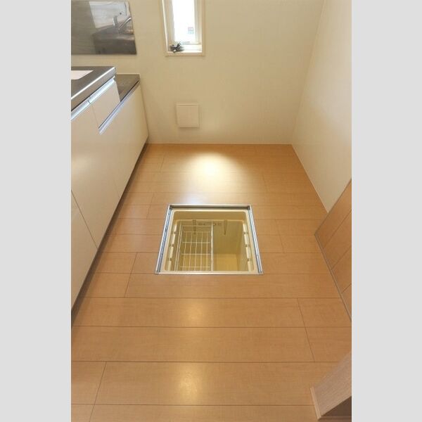 クレールフラッツ天王台105号室 床下収納