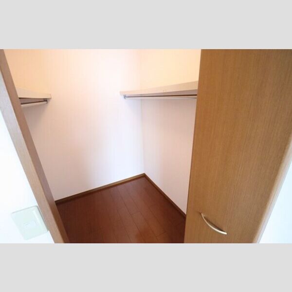 コモド八ヶ崎　A・B ウォークインクローゼット