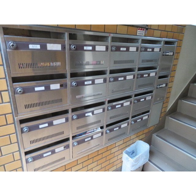 スプリングハイツ弥生2階 郵便ポスト