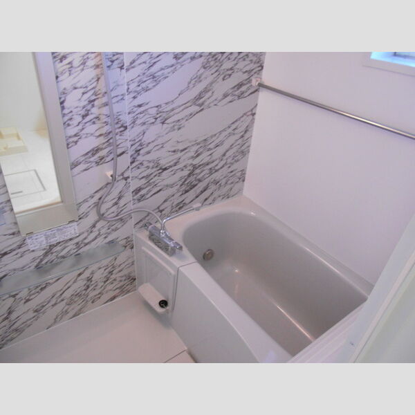 リヴェール苗 乾燥・追い焚き機能付きの浴室♪