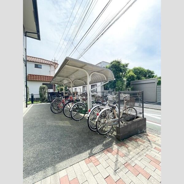 プレアディス2000201号室 駐輪場