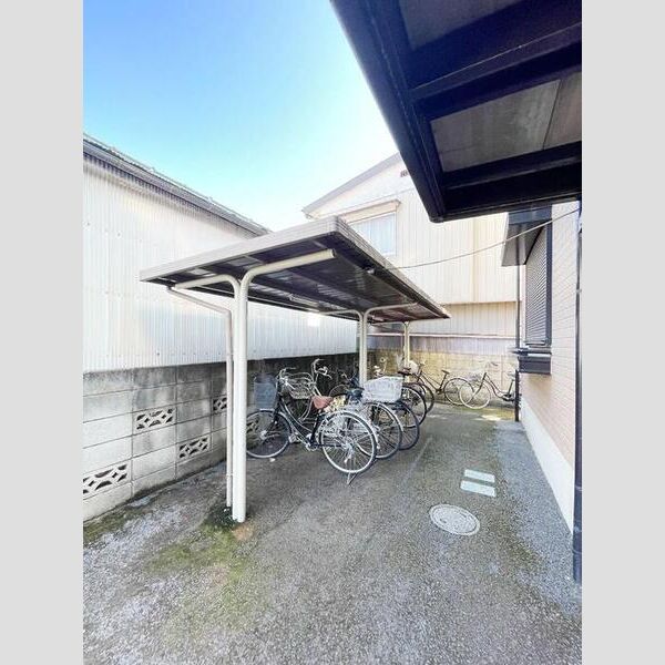 ハイツ ユーセブン 駐輪場