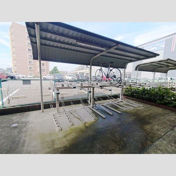 リュージュ603号室 駐輪場