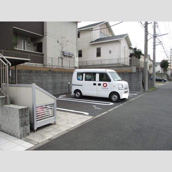 comorebi201号室 駐車場