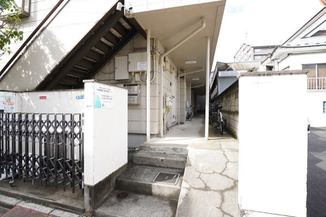 メゾン峰204号室 エントランス