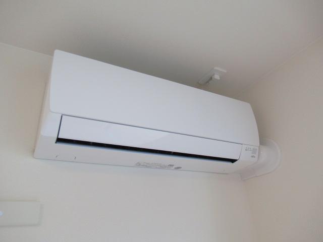 イーストガーデン202号室 リビングエアコン