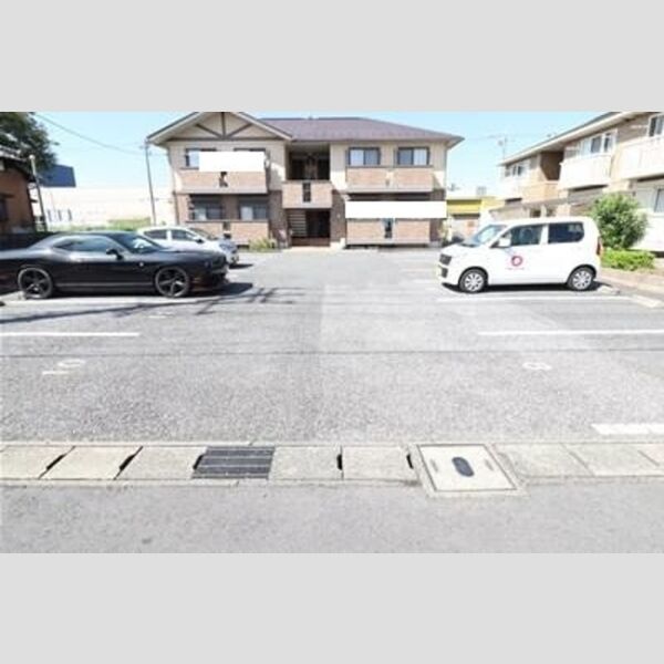 フルール・　ロメリア 駐車場