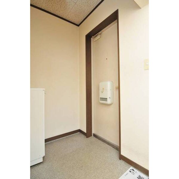 メゾン安田0201号室 玄関