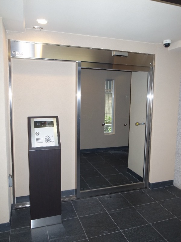 スパシエトラッド中野野方5階 エントランス