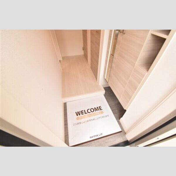 メゾンレポルディ 玄関