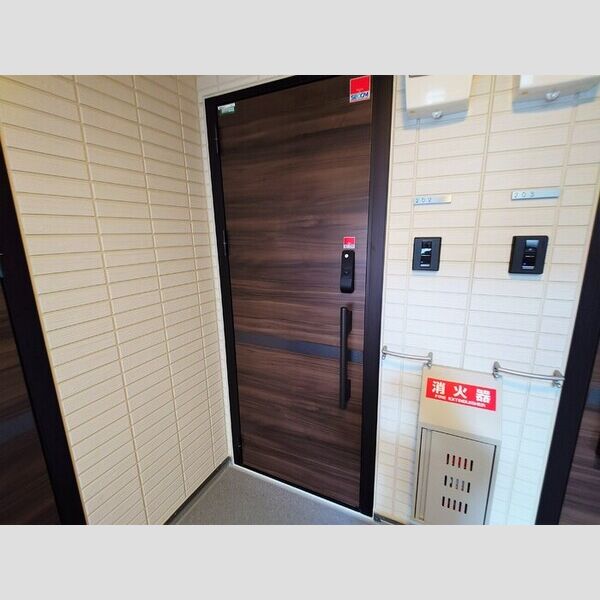 Auspicious　House202号室 玄関表