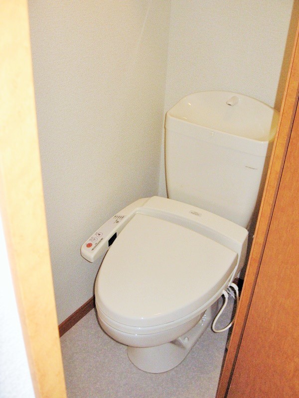 レオパレスＮ．Ｋ202号室 温水洗浄便座付き