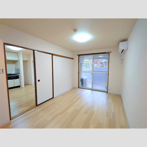 グランディール山中203号室 洋室6帖(別角度)