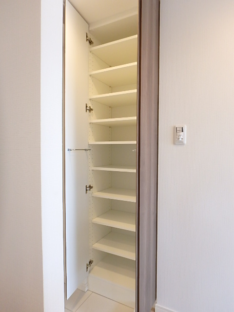 ガーラ・ヒルズ氷川台2階 収納