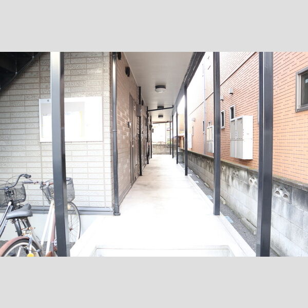 メデアージュ・エイ 1F共用廊下