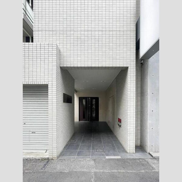 ラ・セネシオ702号室 エントランス