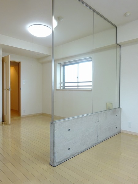 ＲＥＶ・ＣＬＯＳＥ802号室 リビング