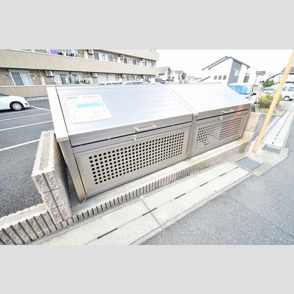 グリーンハイム105号室 敷地内ごみ置き場
