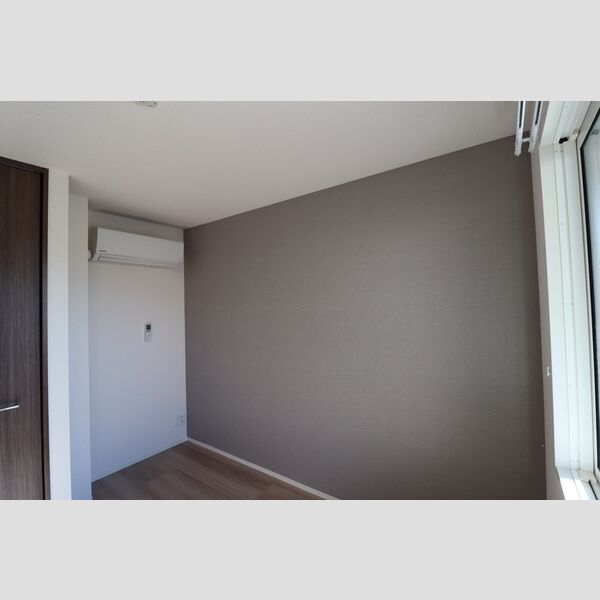 セレスティア白鳥207号室 洋室　約4.1帖