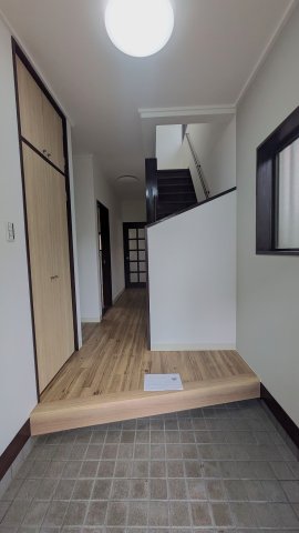 川口町ハウス 玄関