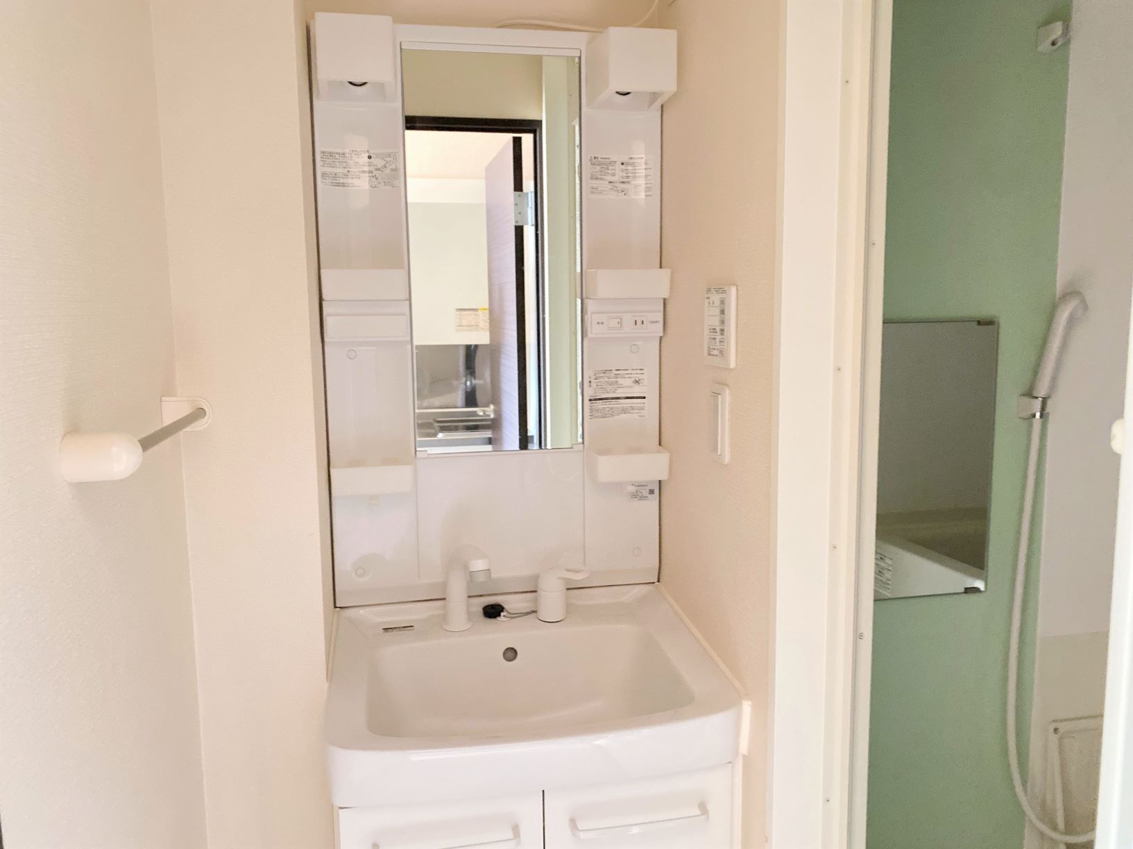 レオネクストラブバード102号室 内観