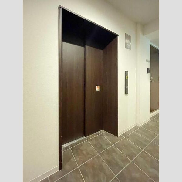 エクセレント ヒルズ203号室 エレベーター