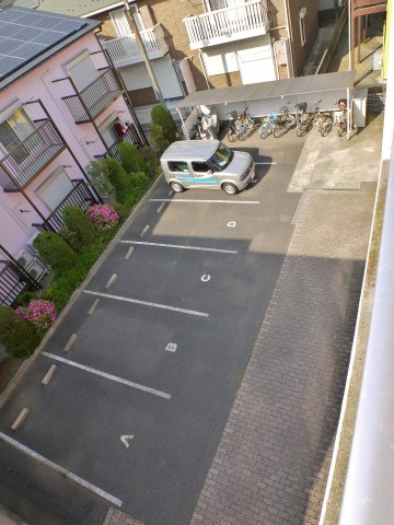 ルミエールＡＩＮＯＫＡＷＡ 駐車場