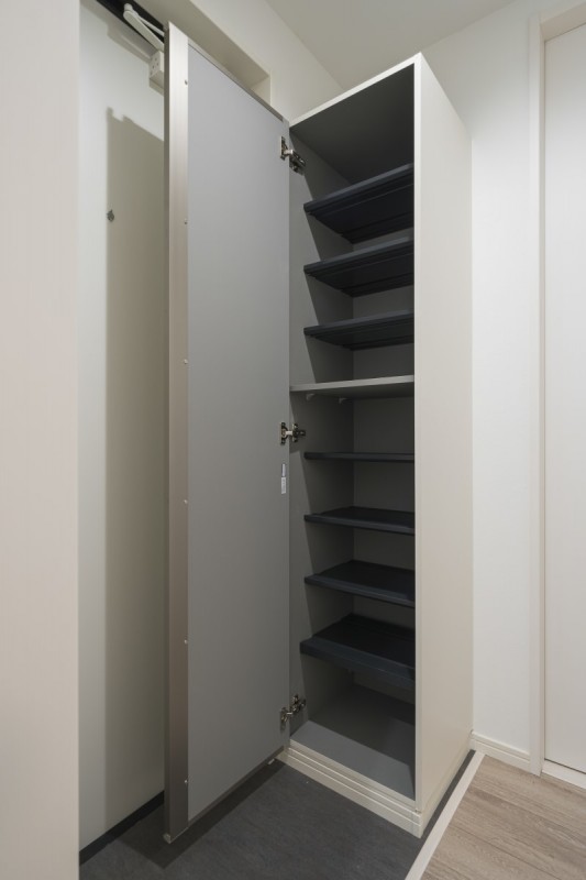 Ｃｕｌｌｉｎａｎ　ＭＡＫＵＨＡＲＩ2階 玄関