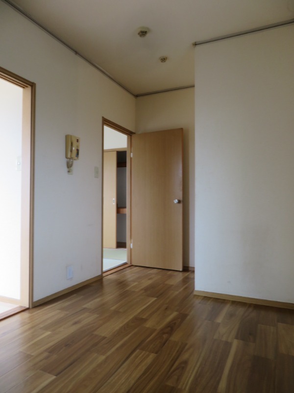エステートロイヤル3階 ※他部屋写真参照