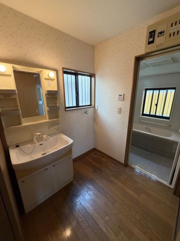 東村山市久米川町戸建て 約2畳の広々スペースです。