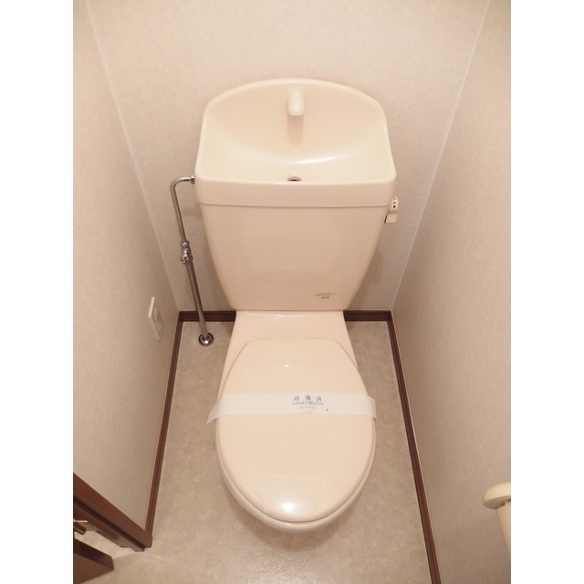 アンプルール ブワ スーブニール105号室 内観