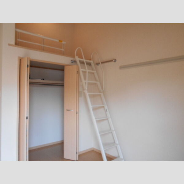 エピナールラフィネ203号室 ロフト