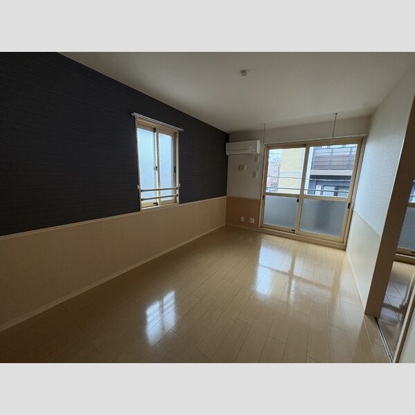 Sun Heights301号室 南側洋室