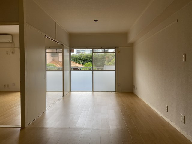 鵠沼岡田ビル ７．０帖の洋室です。