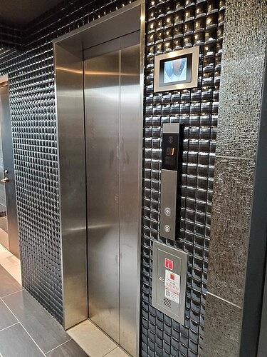 ＫＤＡ　ＳＨＩＮＡＧＡＷＡ　ＯＳＡＫＩ10階 エレベーター　※2024年6月撮影
