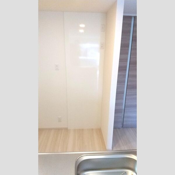 アナシエ小松川203号室 冷蔵庫置場