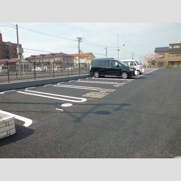 オルテンシア 駐車場