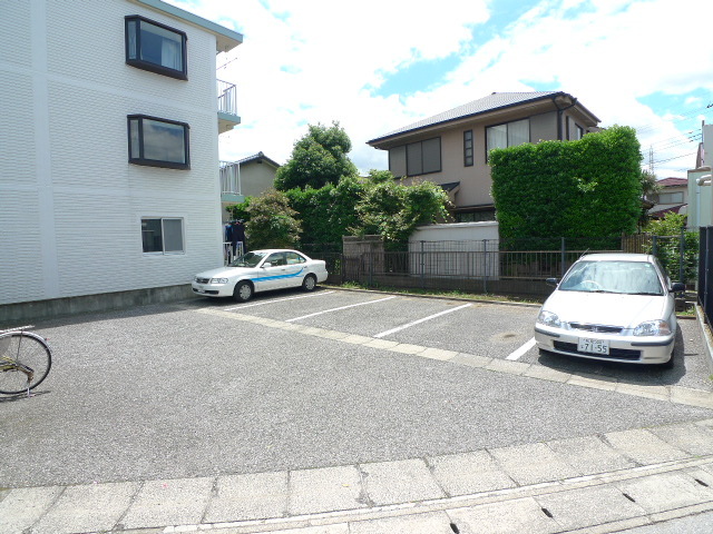 カーサ八千代0103号室 駐車場