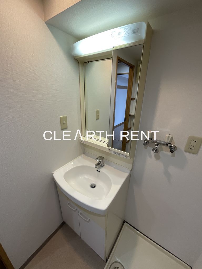 パレステュディオ御茶ノ水湯島駅前 朝の身支度に役立つ独立洗面台